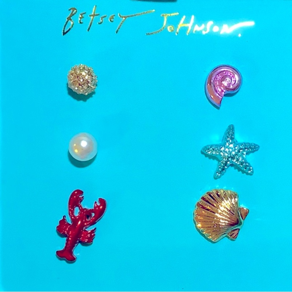 Betsey Johnson
Mermaid Jewels Lobster & Seashell Stud Earring Set - Picture 7 of 8